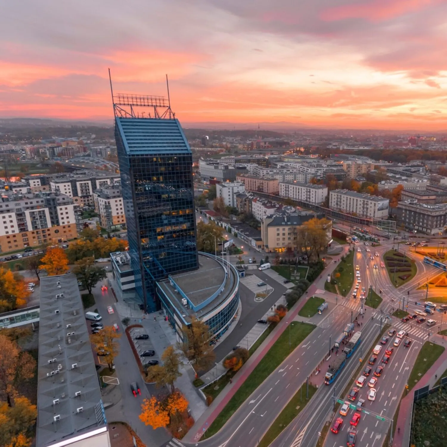 Przestrzeń biurowa w Krakowie. Korzyści z wynajmu biura w sercu Małopolski