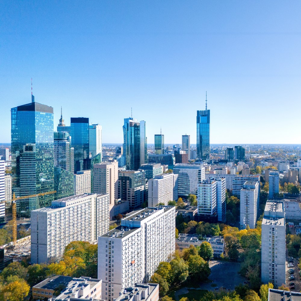 Wynajem biura w Warszawie – jak wybrać idealną lokalizację dla startupu?