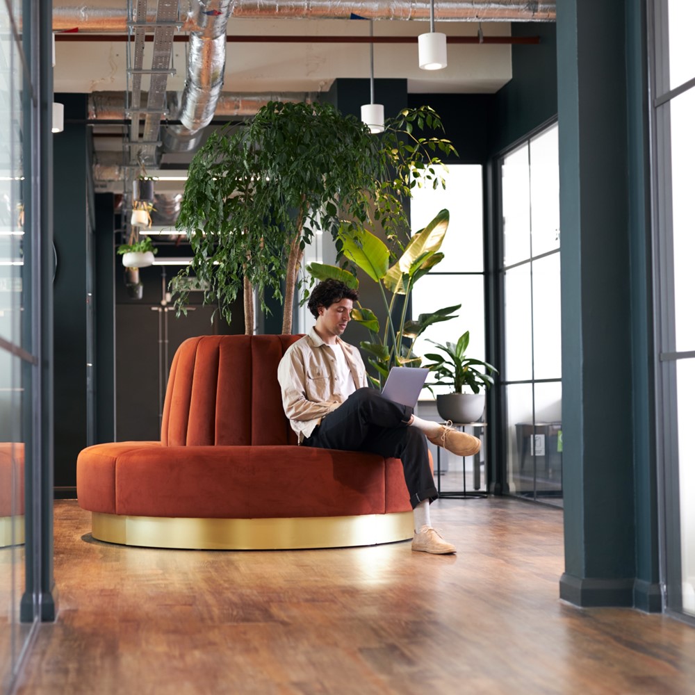 Praca oparta na aktywności – co to jest i jaki rodzaj przestrzeni ją wspiera?