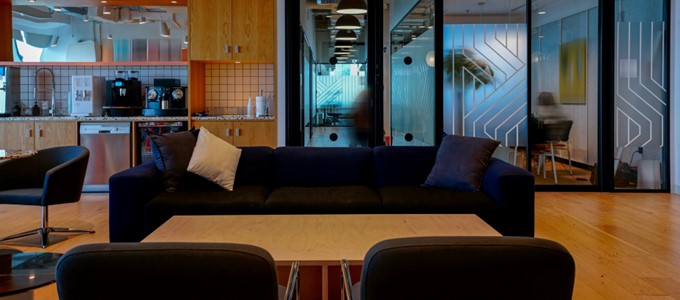 podstawowe elementy wyposażenia biura