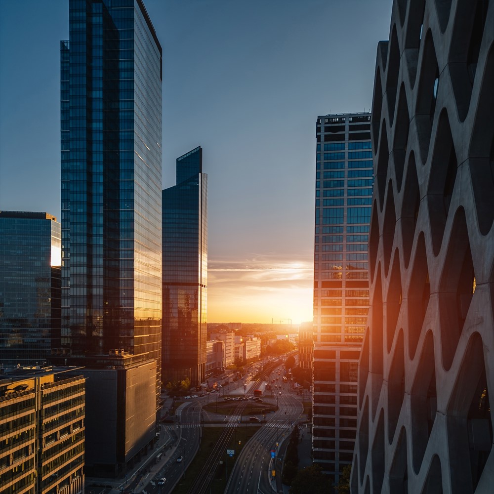 Centrum miasta a rozwój biznesu. Jak wynajem biura w centrum może pomóc Twojej firmie?