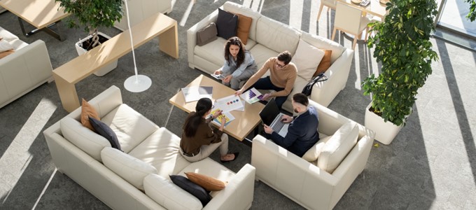 Biuro jako showroom. Jak przestrzeń pracy sprzedaje Twoją markę i kulturę